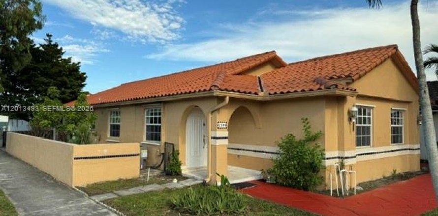 Villa ou maison à Hialeah, Floride 4 chambres, 178 m2 № 2085530
