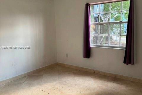 Villa ou maison à louer à Hialeah, Floride: 4 chambres, 178 m2 № 2085530 - photo 14