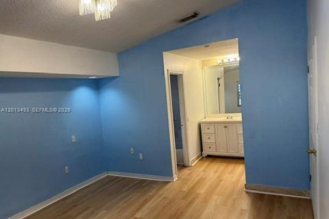 Villa ou maison à louer à Hialeah, Floride: 4 chambres, 178 m2 № 2085530 - photo 22
