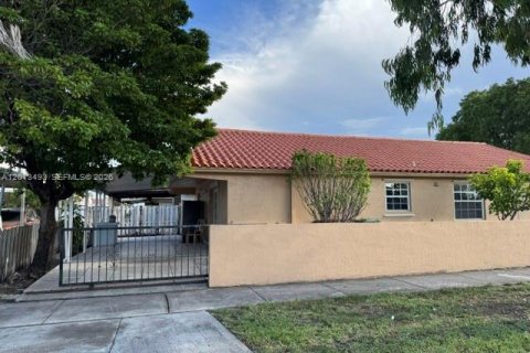 Villa ou maison à louer à Hialeah, Floride: 4 chambres, 178 m2 № 2085530 - photo 7