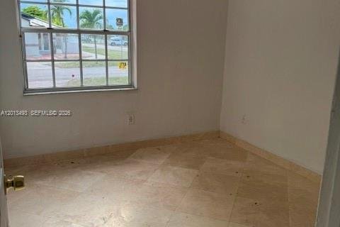 Villa ou maison à louer à Hialeah, Floride: 4 chambres, 178 m2 № 2085530 - photo 15