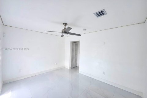 Купить виллу или дом в Пальметто-Бей, Флорида 3 спальни, 150.5м2, № 2034206 - фото 15