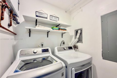 Купить виллу или дом в Пальметто-Бей, Флорида 3 спальни, 150.5м2, № 2034206 - фото 8