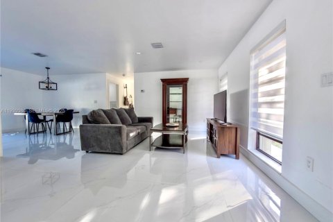 Купить виллу или дом в Пальметто-Бей, Флорида 3 спальни, 150.5м2, № 2034206 - фото 3