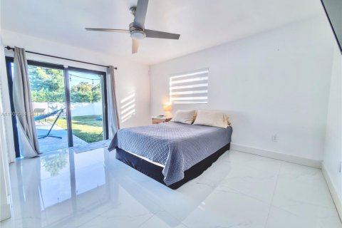 Купить виллу или дом в Пальметто-Бей, Флорида 3 спальни, 150.5м2, № 2034206 - фото 12