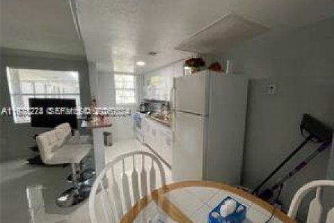 Condominio en venta en Miami, Florida, 1 dormitorio, 51.84 m2 № 2032877 - foto 2