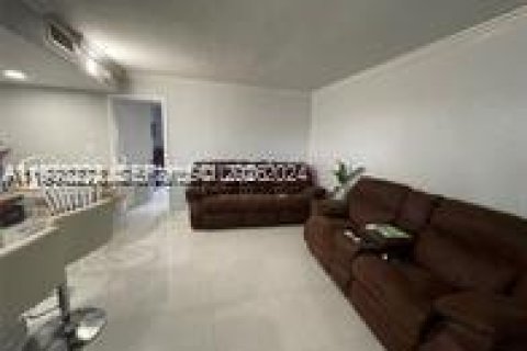 Condominio en Miami, Florida, 1 dormitorio № 2032877