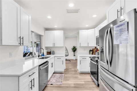 Villa ou maison à vendre à Sarasota, Floride: 4 chambres, 156.08 m2 № 2306336 - photo 15