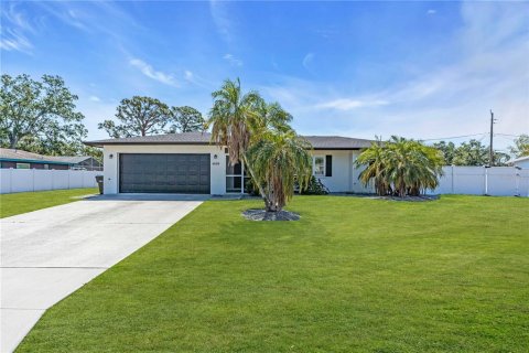 House in Sarasota, Florida 4 bedrooms, 156.08 sq.m. № 2306336