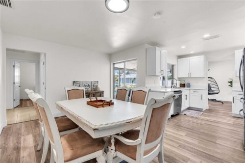 Villa ou maison à vendre à Sarasota, Floride: 4 chambres, 156.08 m2 № 2306336 - photo 10