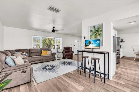 Villa ou maison à vendre à Sarasota, Floride: 4 chambres, 156.08 m2 № 2306336 - photo 4