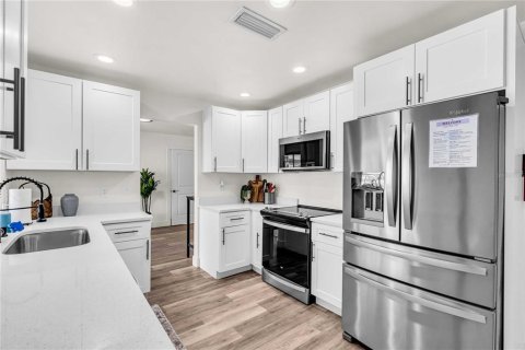 Villa ou maison à vendre à Sarasota, Floride: 4 chambres, 156.08 m2 № 2306336 - photo 14