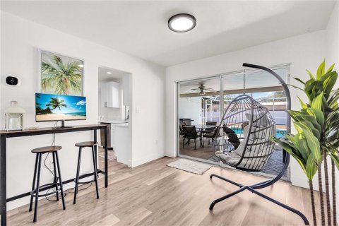 Villa ou maison à vendre à Sarasota, Floride: 4 chambres, 156.08 m2 № 2306336 - photo 8