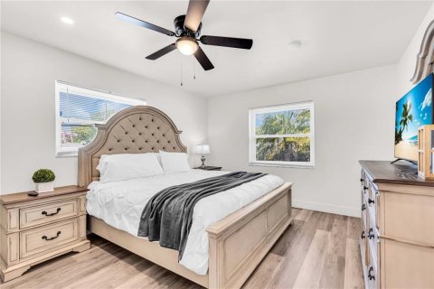Villa ou maison à vendre à Sarasota, Floride: 4 chambres, 156.08 m2 № 2306336 - photo 17