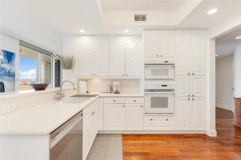 Снять в аренду кондоминиум в Корал-Гейблс, Флорида 3 спальни, 254.55м2, № 1987055 - фото 21