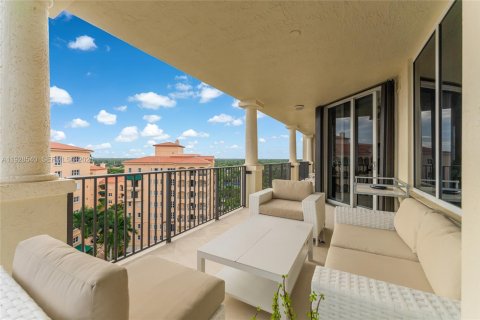 Снять в аренду кондоминиум в Корал-Гейблс, Флорида 3 спальни, 254.55м2, № 1987055 - фото 8