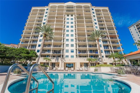 Снять в аренду кондоминиум в Корал-Гейблс, Флорида 3 спальни, 254.55м2, № 1987055 - фото 24