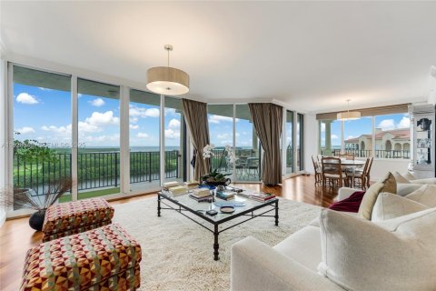 Снять в аренду кондоминиум в Корал-Гейблс, Флорида 3 спальни, 254.55м2, № 1987055 - фото 2