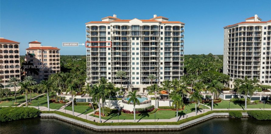 Кондоминиум с 3 спальнями в Корал-Гейблс, Флорида № 1987055