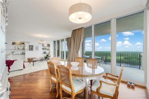 Снять в аренду кондоминиум в Корал-Гейблс, Флорида 3 спальни, 254.55м2, № 1987055 - фото 16