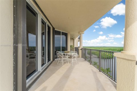 Снять в аренду кондоминиум в Корал-Гейблс, Флорида 3 спальни, 254.55м2, № 1987055 - фото 9