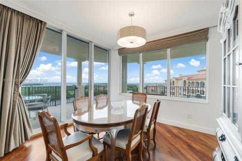 Снять в аренду кондоминиум в Корал-Гейблс, Флорида 3 спальни, 254.55м2, № 1987055 - фото 4