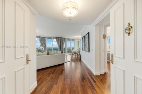 Снять в аренду кондоминиум в Корал-Гейблс, Флорида 3 спальни, 254.55м2, № 1987055 - фото 3