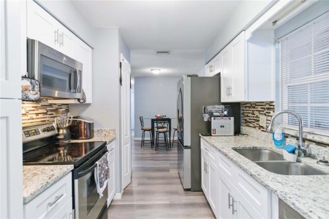 Casa en venta en Orlando, Florida, 4 dormitorios, 168.15 m2 № 1912283 - foto 3