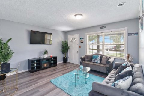 Casa en venta en Orlando, Florida, 4 dormitorios, 168.15 m2 № 1912283 - foto 10