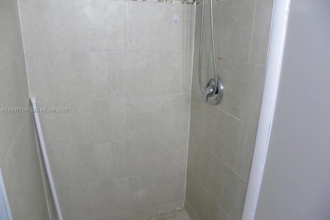 Condo in Miami, Florida, 2 bedrooms  № 2042719 - photo 9