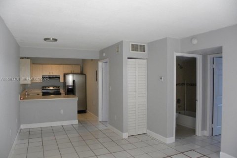 Condo in Miami, Florida, 2 bedrooms  № 2042719 - photo 6