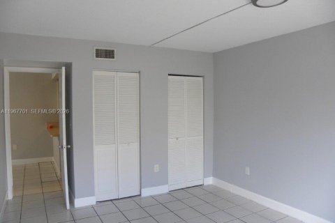Condo in Miami, Florida, 2 bedrooms  № 2042719 - photo 7