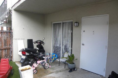 Condo in Miami, Florida, 2 bedrooms  № 2042719 - photo 3