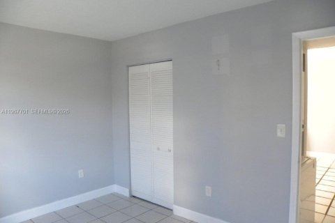 Condo in Miami, Florida, 2 bedrooms  № 2042719 - photo 13