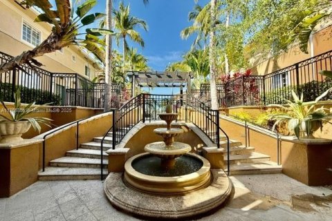 Adosado en alquiler en Aventura, Florida, 3 dormitorios, 132.29 m2 № 1959541 - foto 2