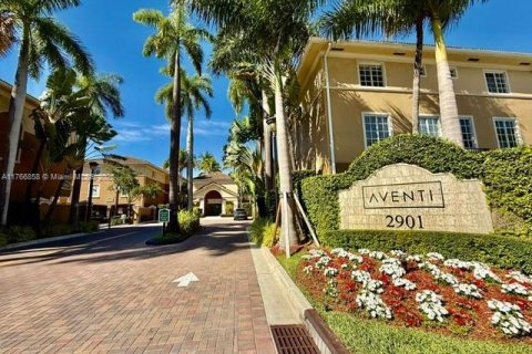 Adosado en alquiler en Aventura, Florida, 3 dormitorios, 132.29 m2 № 1959541 - foto 1