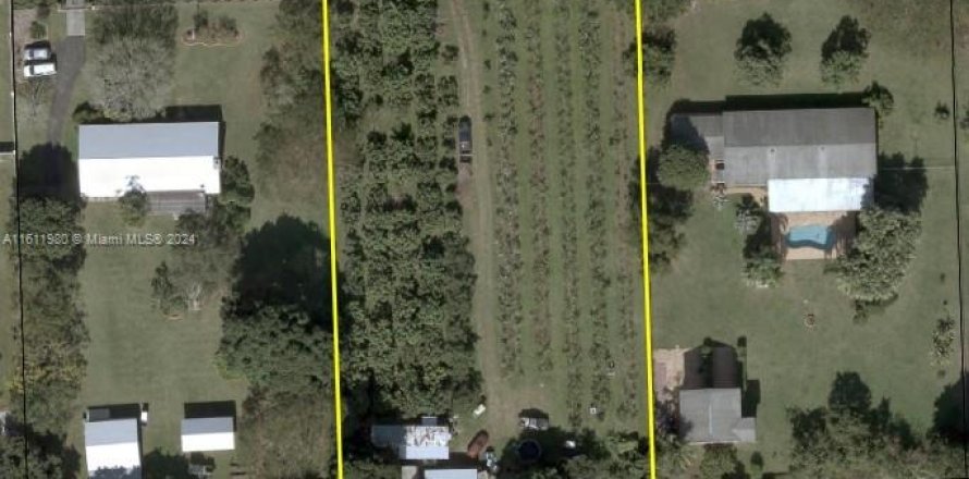 Commercial property in Miami, Florida № 1729561