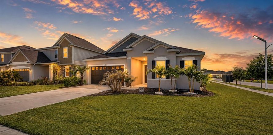 Villa ou maison à Wesley Chapel, Floride 3 chambres, 186.73 m2 № 2389086