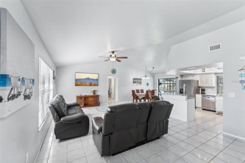 Casa en venta en Cape Coral, Florida, 3 dormitorios, 132.01 m2 № 1749242 - foto 2