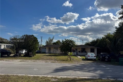Commercial property in Miami, Florida 243.87 sq.m. № 2026100