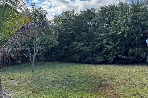 Commercial property in Miami, Florida 243.87 sq.m. № 2026100 - photo 4