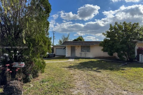 Commercial property in Miami, Florida 243.87 sq.m. № 2026100 - photo 2