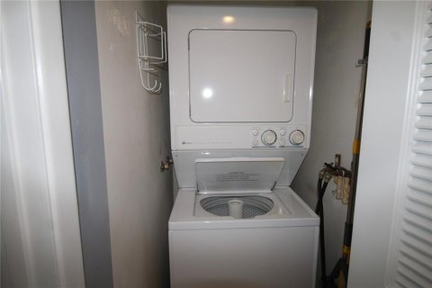 Condo in Venice, Florida, 2 bedrooms  № 1382298 - photo 11