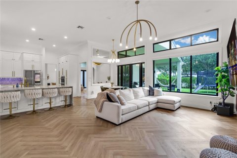House in Miramar, Florida 5 bedrooms, 264.21 sq.m. № 1937489 - photo 24