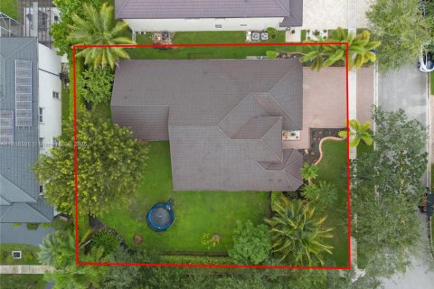 House in Miramar, Florida 5 bedrooms, 264.21 sq.m. № 1937489 - photo 2