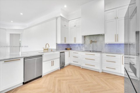 Casa en venta en Miramar, Florida, 5 dormitorios, 264.21 m2 № 1937489 - foto 13