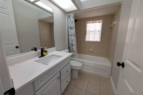 House in Winter Haven, Florida 4 bedrooms, 234.58 sq.m. № 2394354 - photo 14