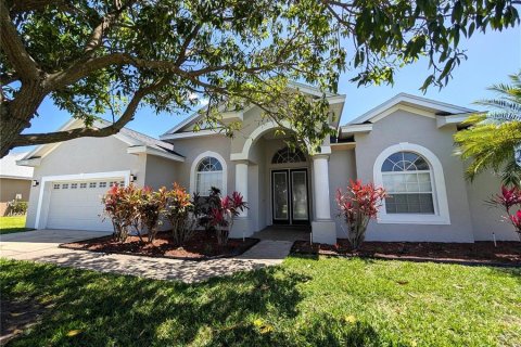 House in Winter Haven, Florida 4 bedrooms, 234.58 sq.m. № 2394354