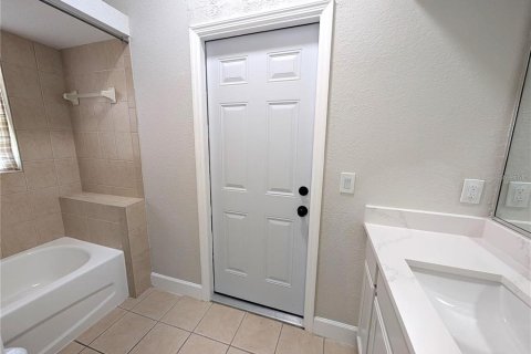 House in Winter Haven, Florida 4 bedrooms, 234.58 sq.m. № 2394354 - photo 16