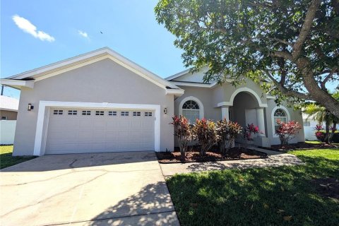 House in Winter Haven, Florida 4 bedrooms, 234.58 sq.m. № 2394354 - photo 2